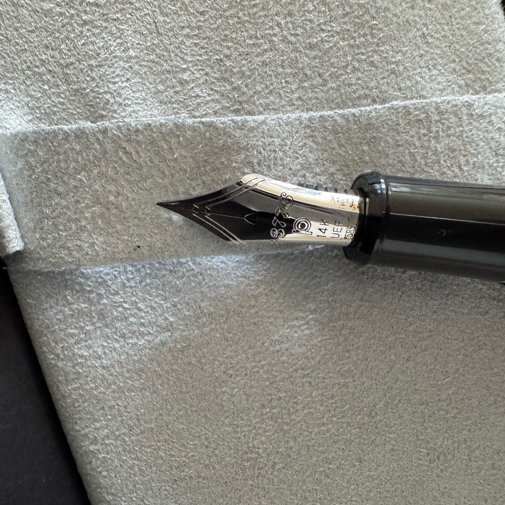 Platinum Century 3776 Fountain Pen - Picture 8 of 9